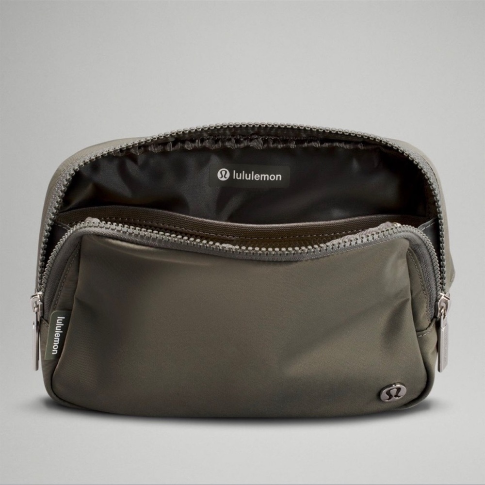 Lululemon Everywhere Belt Bag. NEW. Large 2L - Picture 5 of 12